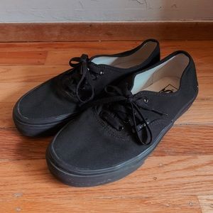 All Black Classic Vans • U.S. Women’s 8.5